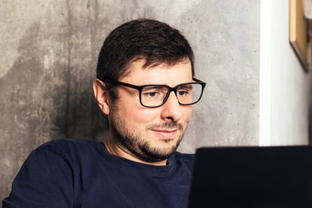 Les avantages de passer le code de la route en ligne avec le Pass Rousseau